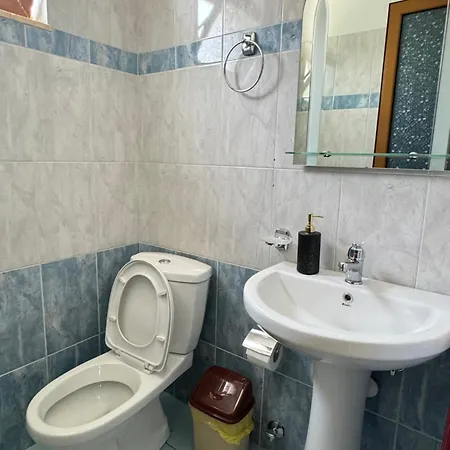 White House Ksamil بيت ضيافة