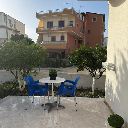 White House Ksamil بيت ضيافة ساراندا