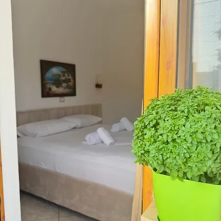 White House Ksamil بيت ضيافة